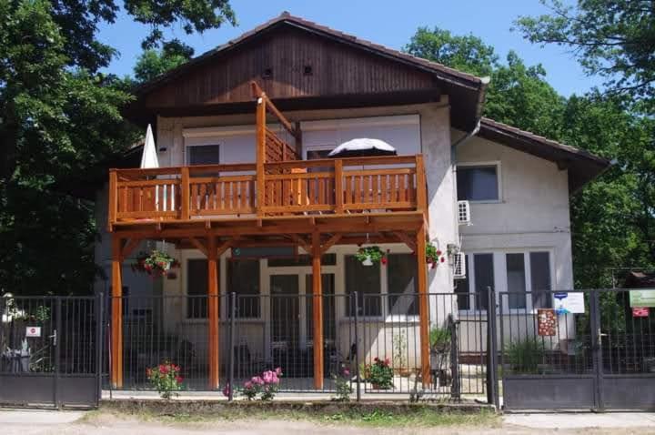 Toelgyfa Vendeghaz Hotel Balatonszepezd Buitenkant foto