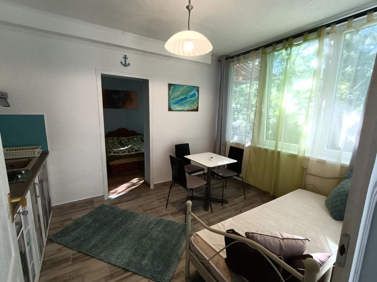 Toelgyfa Vendeghaz Hotel Balatonszepezd Buitenkant foto