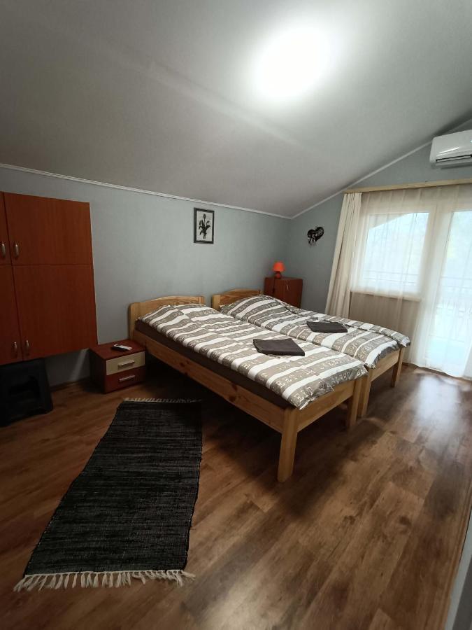Toelgyfa Vendeghaz Hotel Balatonszepezd Buitenkant foto