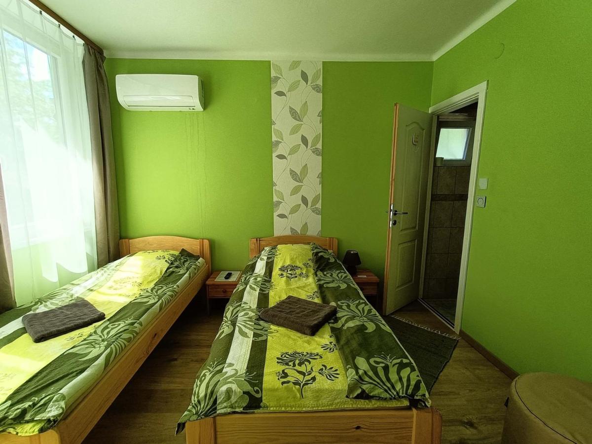 Toelgyfa Vendeghaz Hotel Balatonszepezd Buitenkant foto